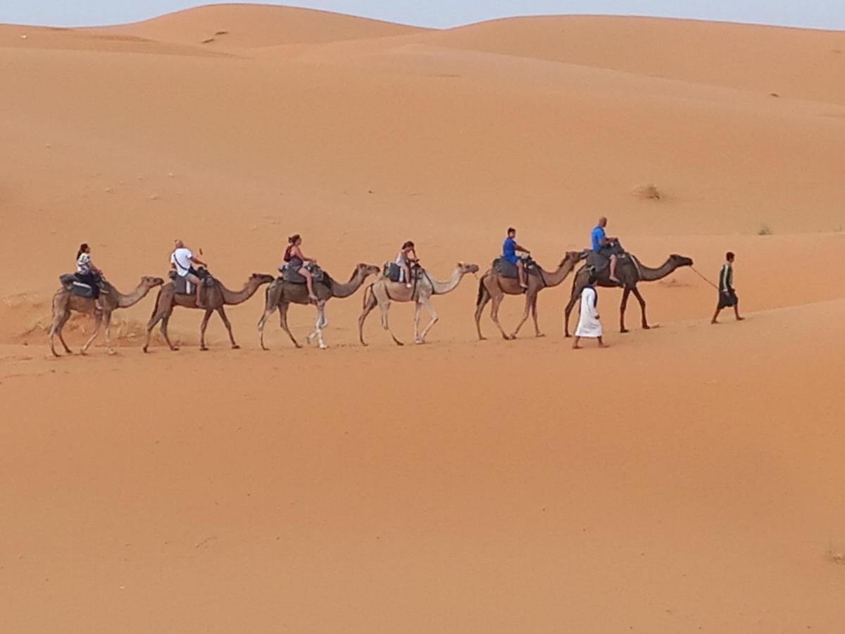 Отель Sahara Family Camp Мерзуга Экстерьер фото